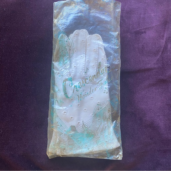 VTG 60’s Crescendoe Craftsman White Eyelet Lace Driving gloves. Excellent shape! - Picture 5 of 7